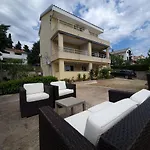 Eden Apartment *