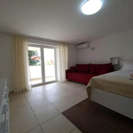 Eden Apartment *