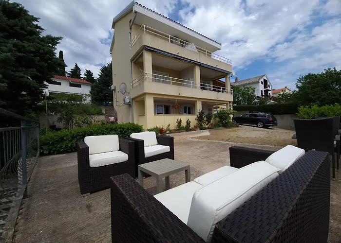Eden Apartman *