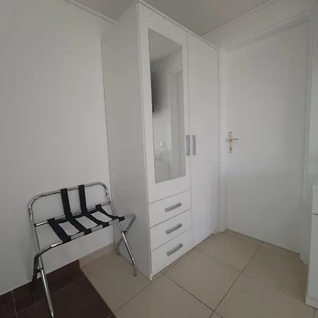 Eden Apartment *